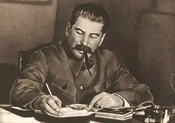 پرده‌برداری از وحشت: نگاهی به تاریخ سری جنایت‌های استالین