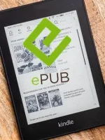 فایل EPUB چیست و چگونه آن را باز کنیم؟ (مقایسه با فایل PDF)