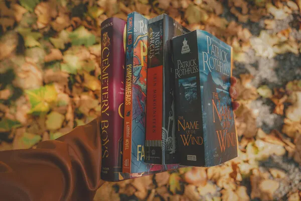 بهترین کتاب‌ ها با حال و هوای پاییزی ۱۴۰۴